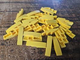 lego 61678 lot de 30 pièces Yellow Slope, Curved 4 x 1