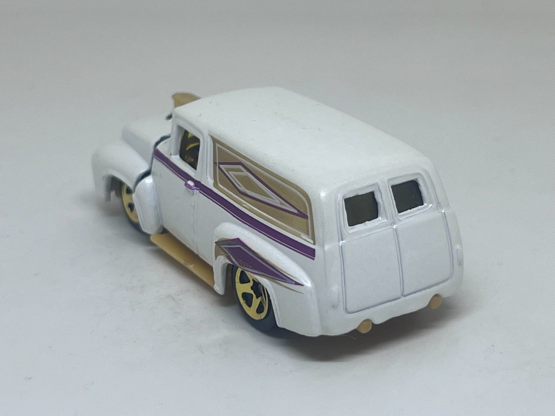 Hot Wheels Modellini d'auto: Hot Wheels '56 Ford – Nuovo (secondo la descrizione) da Wildegg venduto da LaaBoutique 2