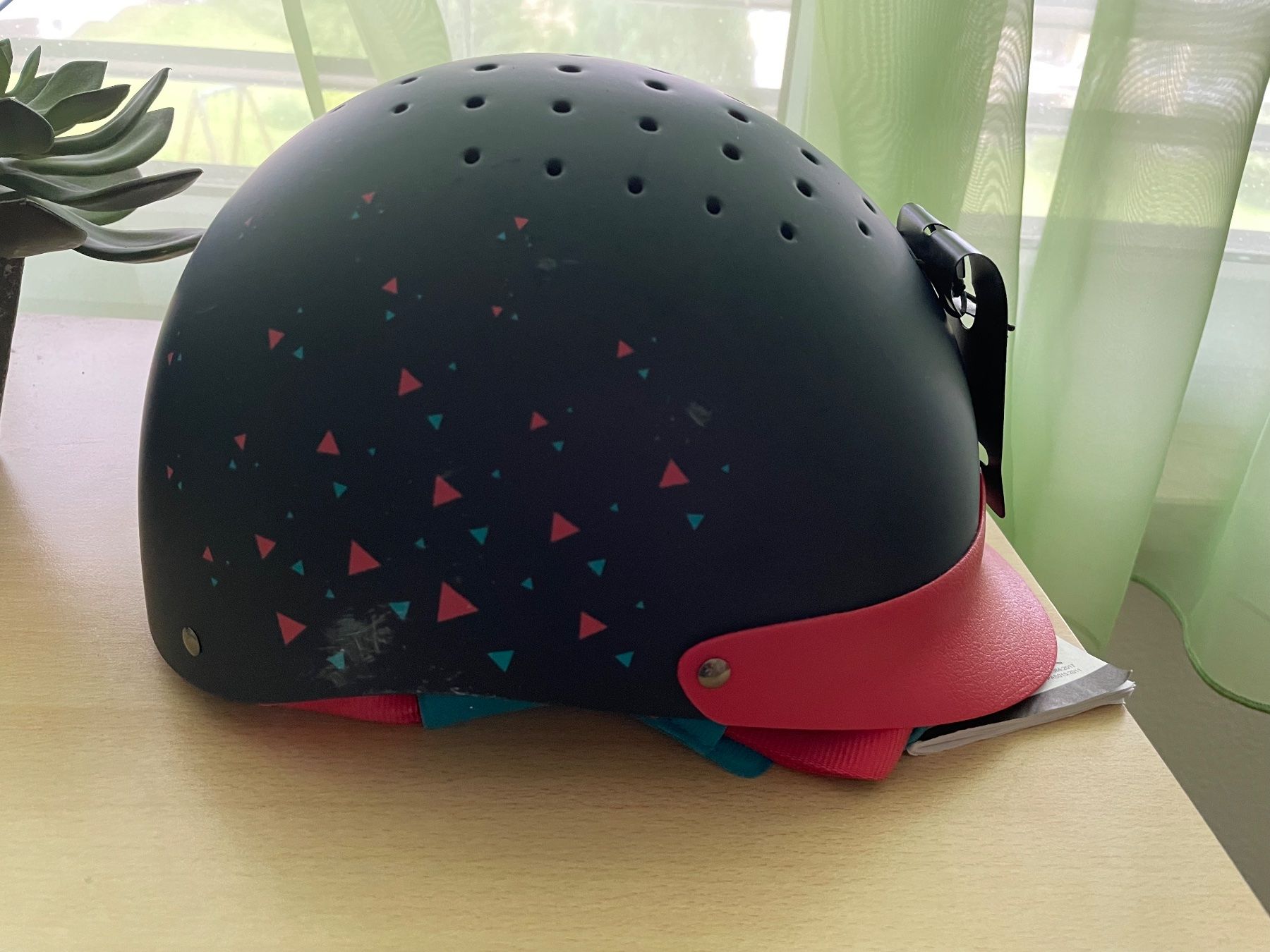 Helme: Nagelneues Reithelm 55-58cm – Neu und originalverpackt aus St. Gallen von  2