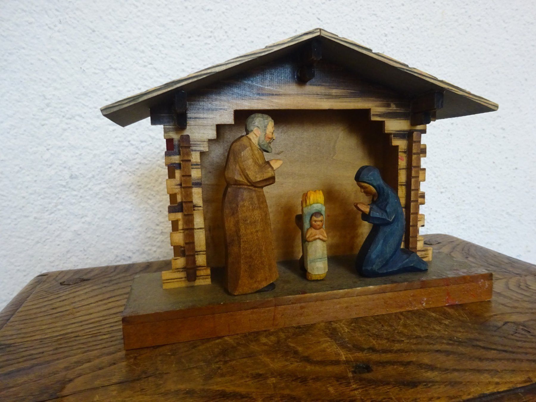 Sculture & Statue: Alte Huggler Krippe mit Chalet – Usato da Esslingen venduto da eintagammeer