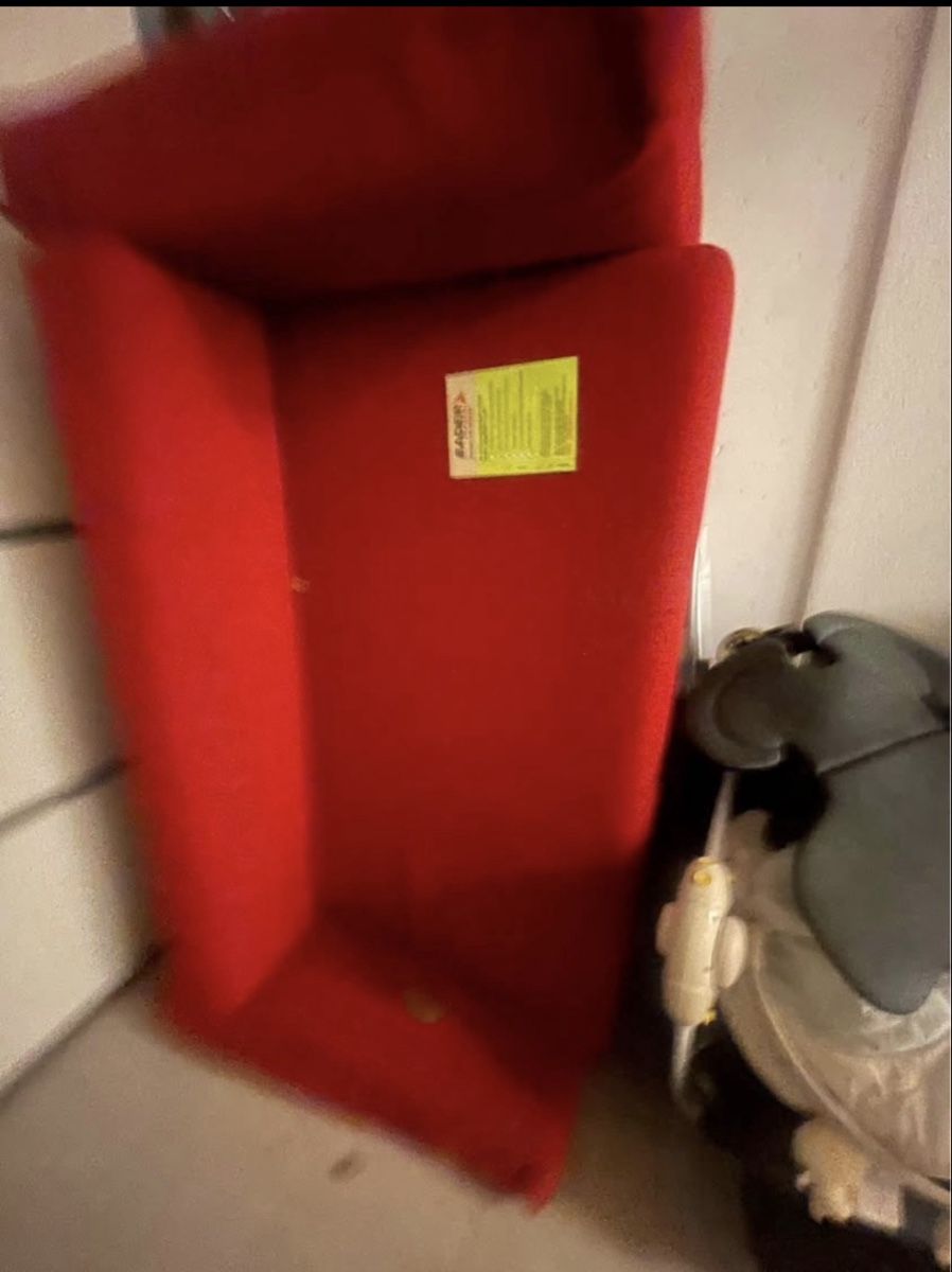 Sofas: Red sofa – D'occasion à Unterengstringen par eno_7vwt 1