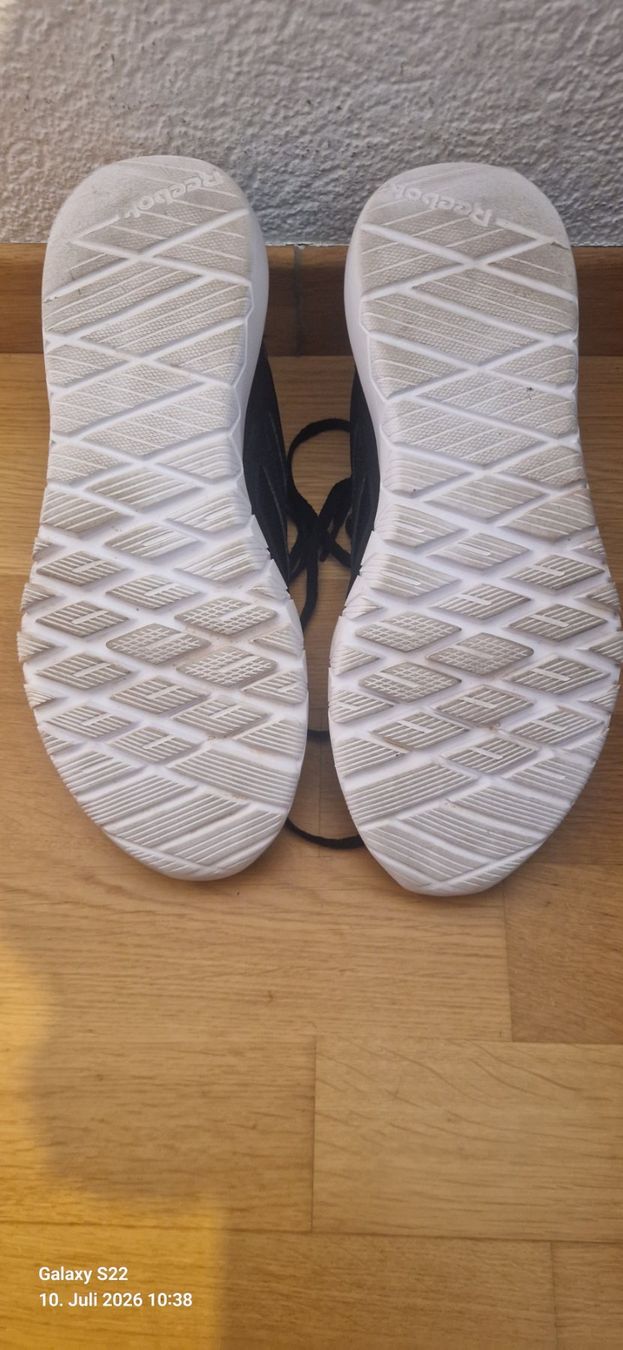 Herrenschuhe: Reebok Laufschuhe schwarz Grösse 42 – Neu (gemäss Beschreibung) aus Grüningen von anb_cb7g 1