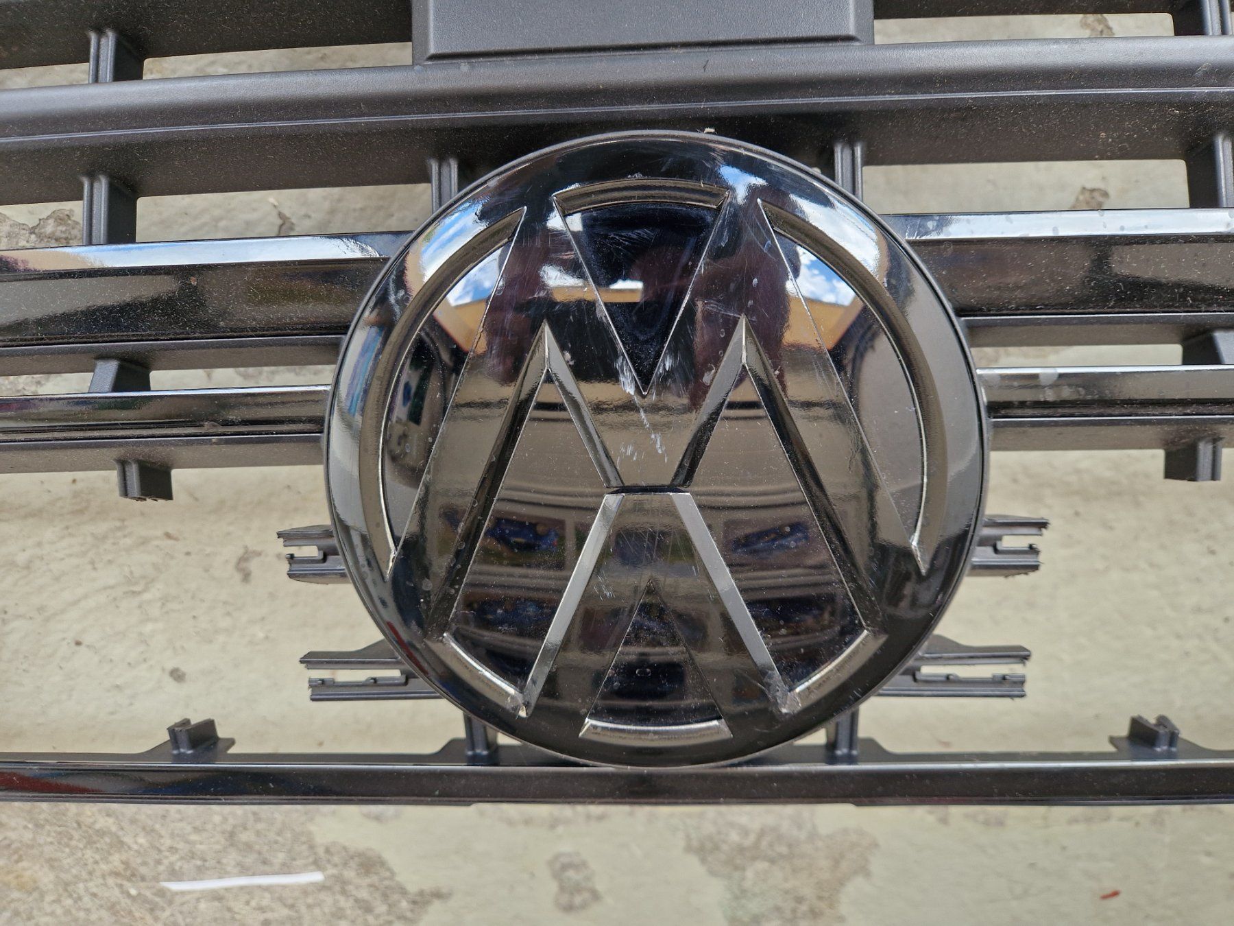VW Tutti pezzi di ricambio auto: Original Kühlergrill VW Bus T6.1 – Usato da Elsau venduto da kawa123 1