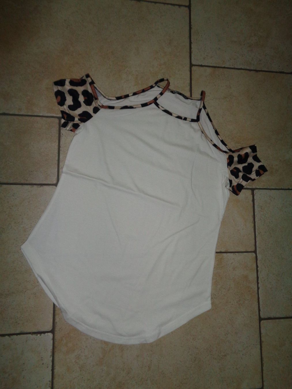 Shein T-Shirts: Shirt  Shein  Grösse XS/36 – Gebraucht aus Kreuzlingen von Robi-2003