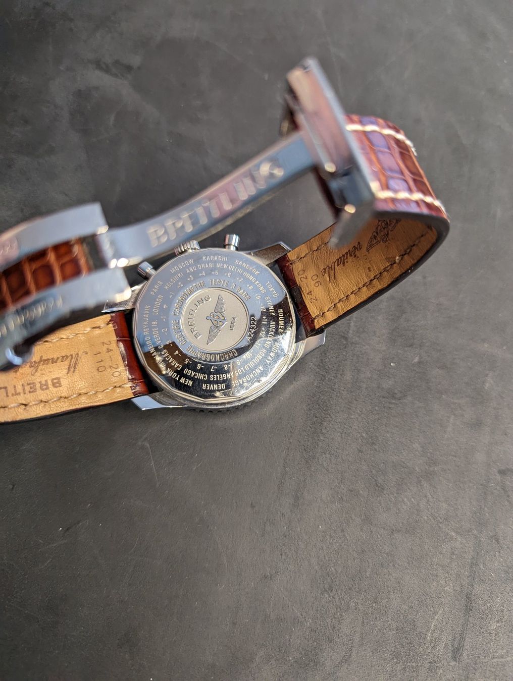 Breitling Montres: Breitling Navitimer World Chronograph A24322 – D'occasion à Stäfa par plinto 3