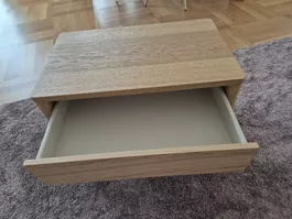 Moderner Couchtisch mit Schublade