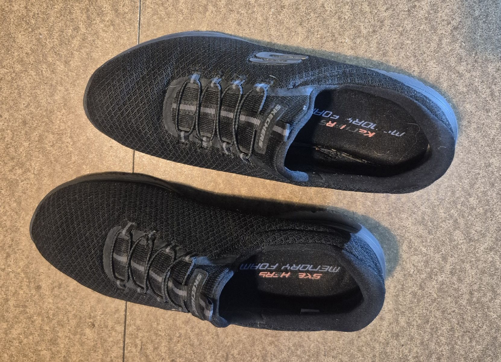 Skechers Chaussures hommes: Skechers Memory foam Grösse 40 – D'occasion à Schmitten FR par KaDa81