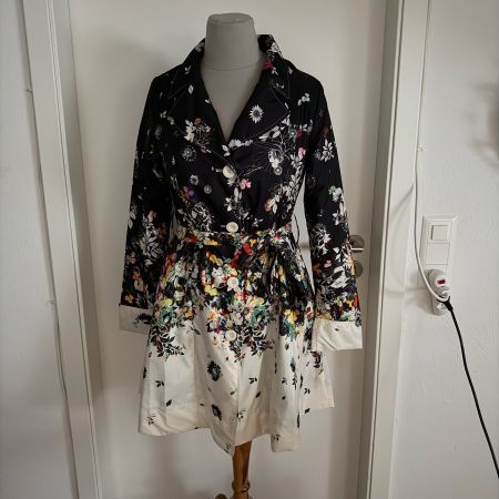 Mantel Desigual Grösse XS/S Blumenmuster schwarz mit Gürtel