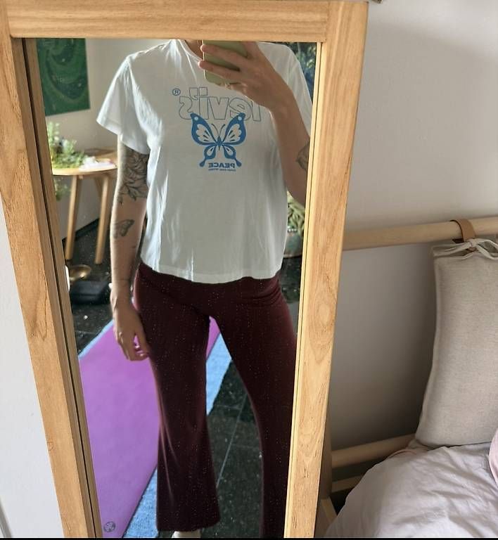 T-shirt: Neues Tshirt Levis Schmetterling S – Nuovo (secondo la descrizione) da Zug venduto da julialbi 2