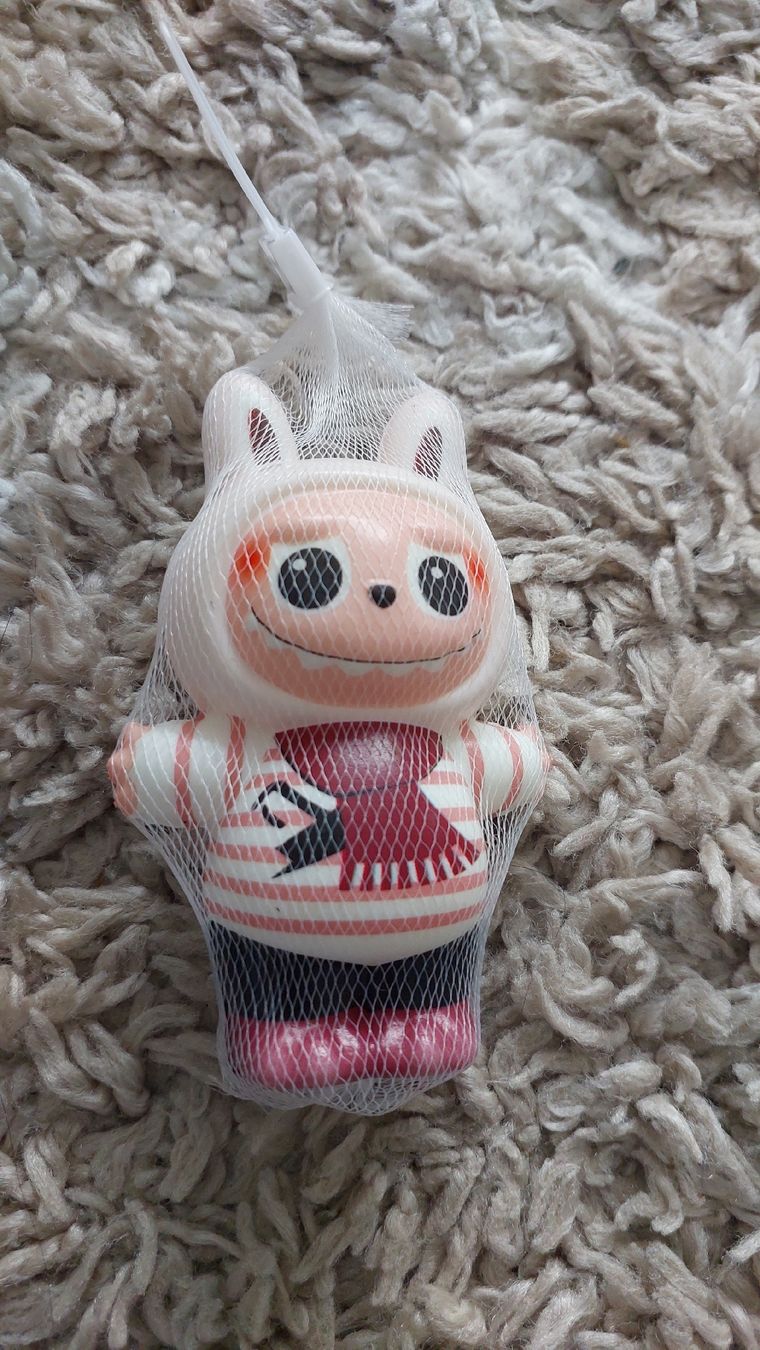 Giocattoli: Niedliche Labubu Squishy Figur – Nuovo e nell'imballaggio originale da Hittnau venduto da Razorback_1971