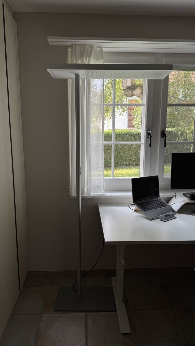Lampes: Nimbus Stehleuchte mit Bewegungssensor und Dimmfunktion – D'occasion à Uitikon Waldegg par sab271 1