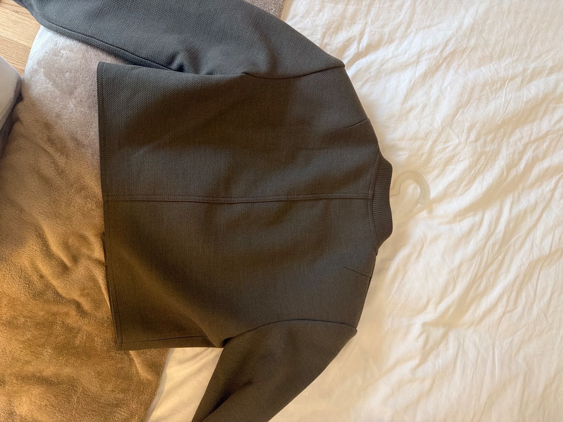 H&M Giacche: Kurze Boxjacke H&M XS – Usato da Zürich venduto da kaa_gn7p 2