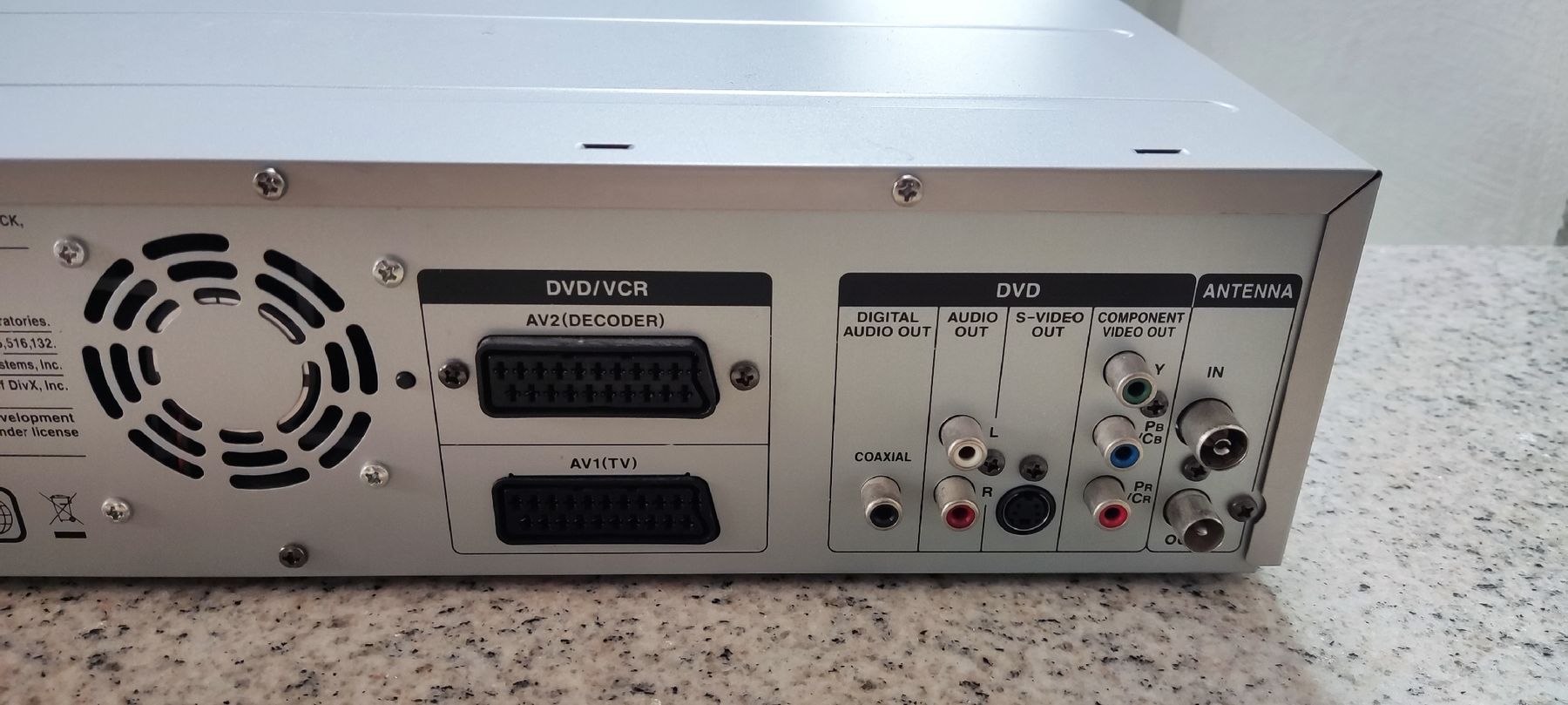 Sharp Aufnahmegeräte: DVD & VHS-Videorecorder DV-RW370 von SHARP – Gebraucht aus Schongau von  5