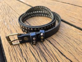 Leder: Gürtel mit Nieten schwarz