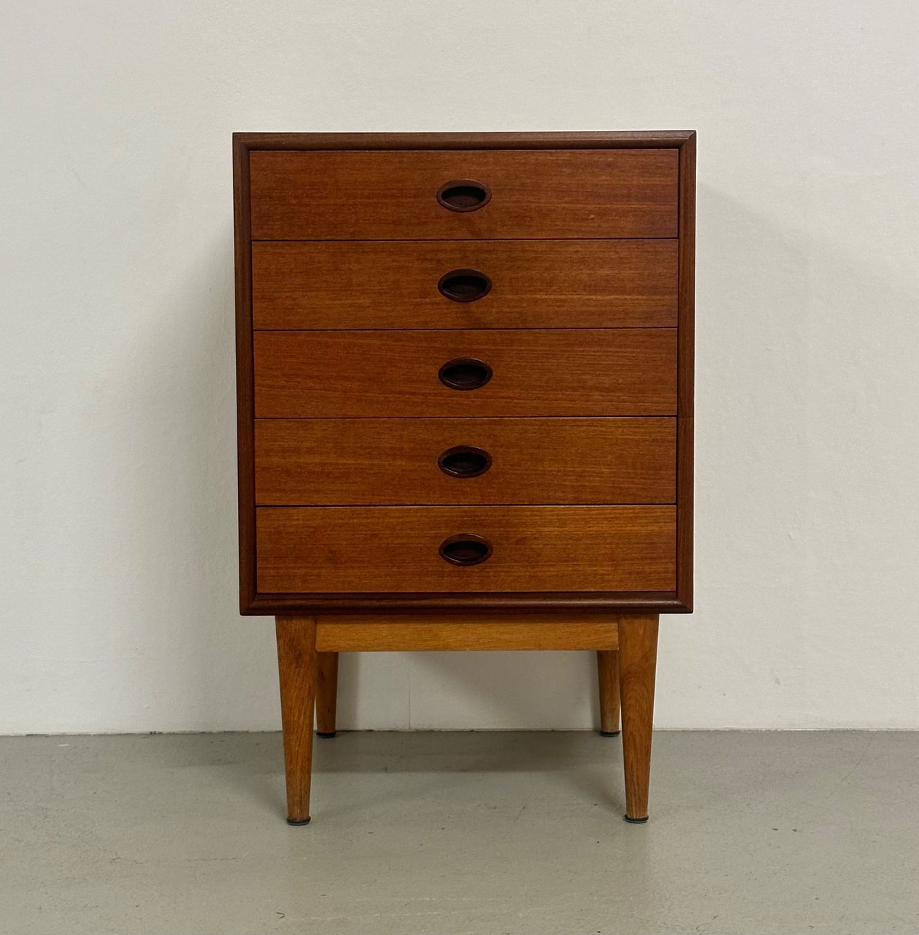 Cassettiere: Teak Kommode Nachtisch Denmark MidCentury 60s – Usato da Basel venduto da MidMod20C 1