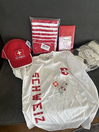 Schweizer Fussball-FanBox (Shirt, Fahne, Schal, Cap u.s.w.)