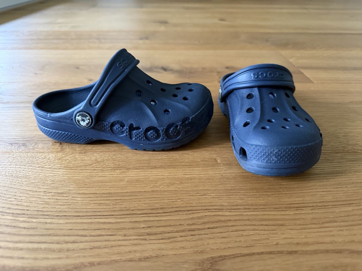 Crocs Schuhe für Jungen: Crocs Clogs Grösse C 11 // 28-29 – Gebraucht aus Wangen SZ von Zimmone
