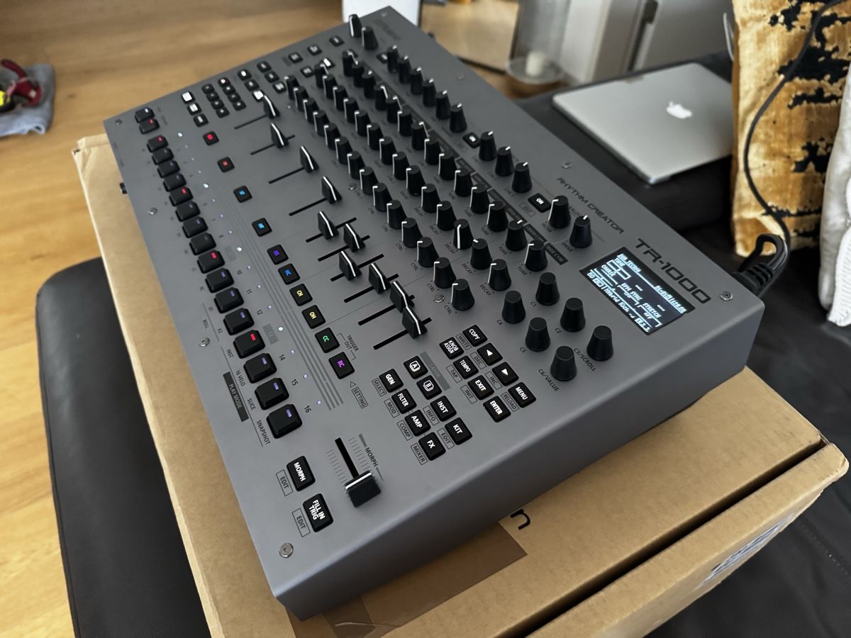 Roland Musikinstrumente: Roland TR-1000 - Rhythm Creator Drummachine – Neu (gemäss Beschreibung) aus Zürich von 1cut2 2