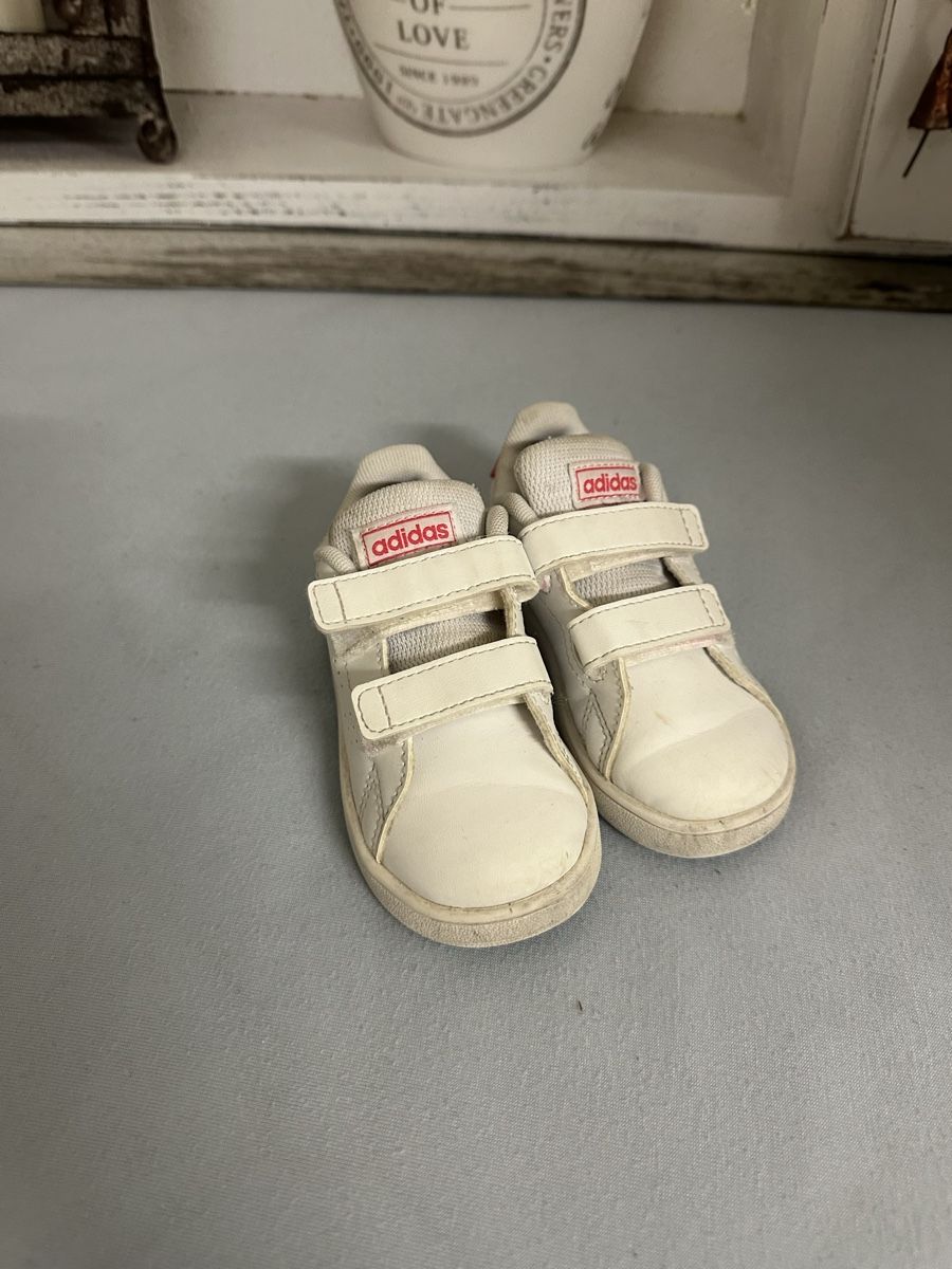Adidas Scarpe per ragazzi: Kinderschuhe Adidas Gr. 23 – Usato da Mels venduto da pedromiguel_12