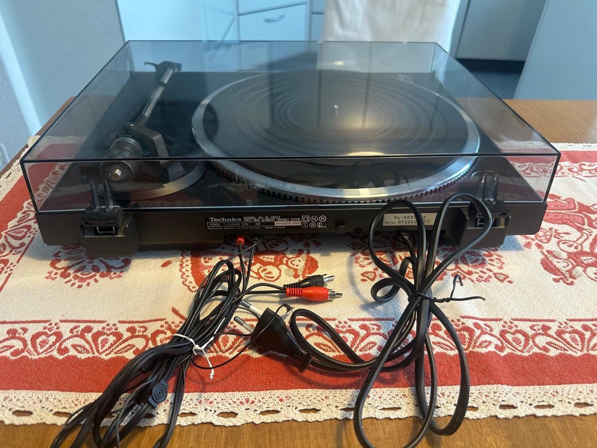 Technics Plattenspieler: Technics Quartz directdrive Sl-QD 33 – Gebraucht aus Hitzkirch von cla_2llc 1