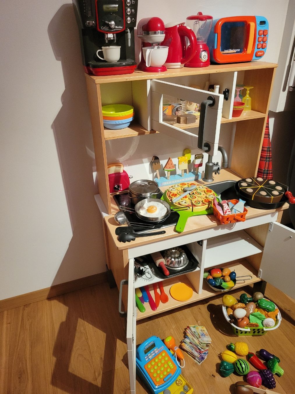 Giocattoli: Ikea Küche mit viel Zubehör – Usato da Hedingen venduto da Anemonia2005 2