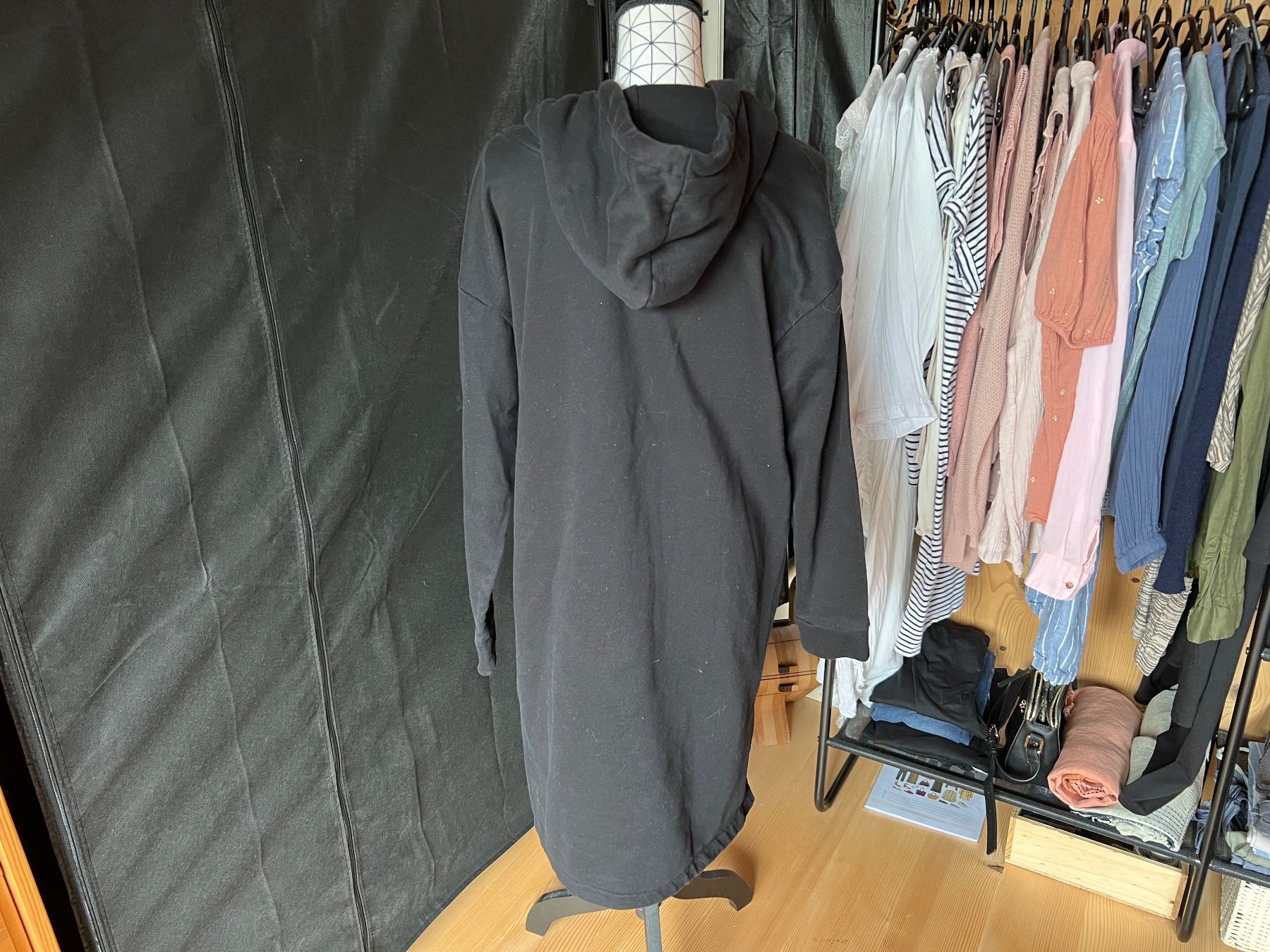 H&M Vestiti: Kuscheliges Sweatkleid mit Kapuze, S – Usato da Môtier (Vully) venduto da Iljos 2