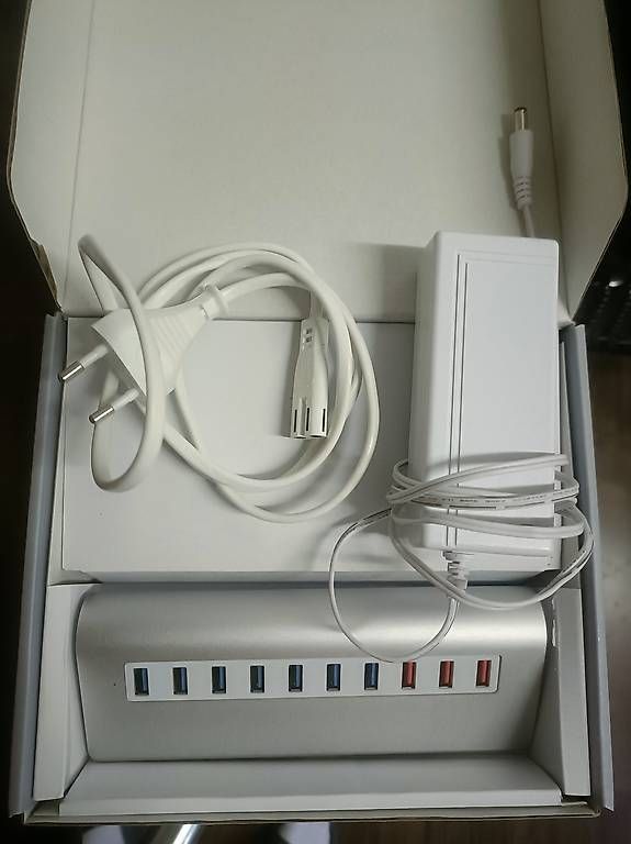 Hub & Switch: Satechi USB 3..0 Hub mit 10 Ports – Usato da Heimberg venduto da Bombele 2