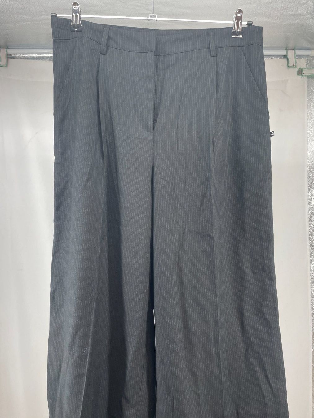 Le Temps Des Cerises Hosen: LES TEMPS DES CERISES Pantalon noir – Gebraucht aus Lausanne von PlusValue_Lausanne