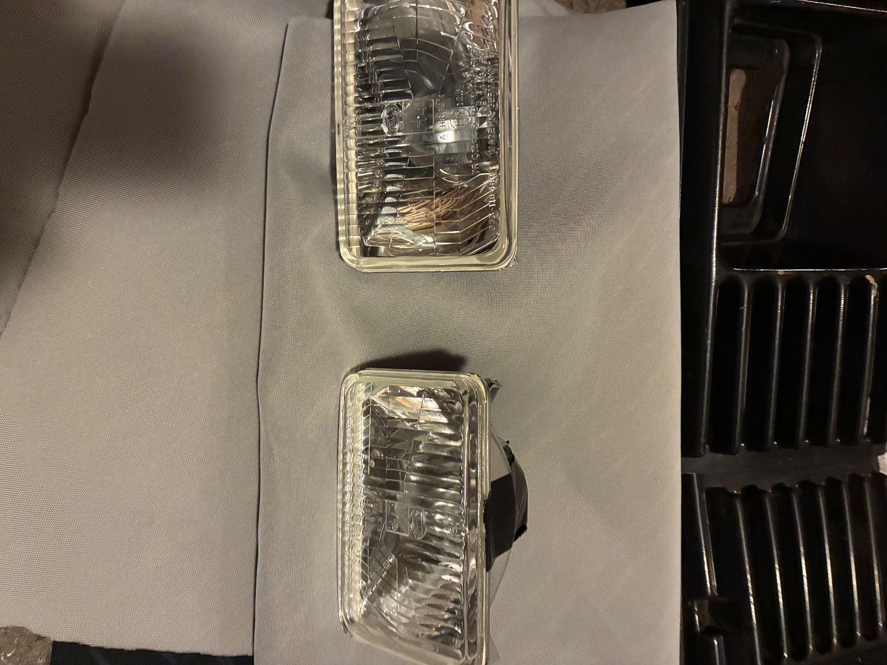 BMW Tutti pezzi di ricambio auto: E21 Scheinwerfergrill – Usato da Grenchen venduto da Netii10 7