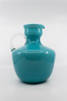 Blauer bauchiger Glaskrug