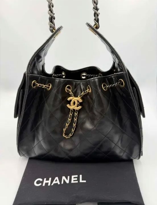 Chanel Sacs femmes: Chanel 25 Small, schwarz – D'occasion à Triesen par atos87