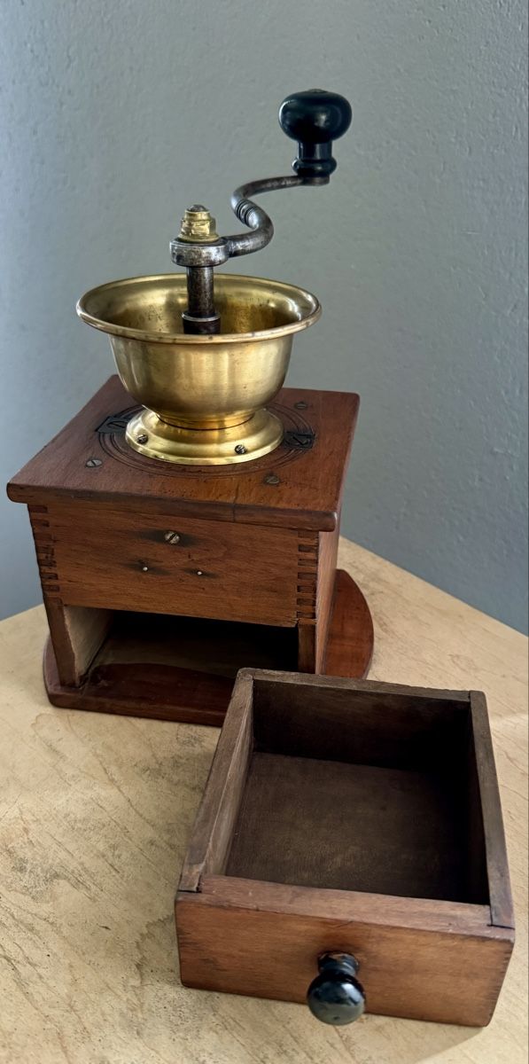 Appareils de cuisine: Schöne antike Kaffeemühle – D'occasion à Rothrist par Luckywinner 2