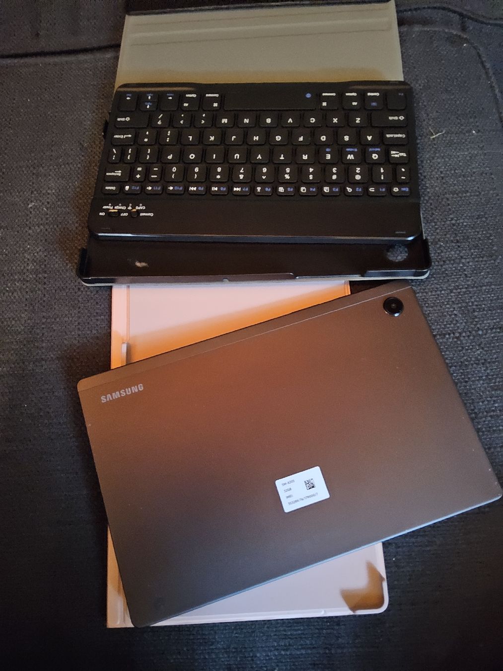 Samsung Tablet PC: Samsung tab a8 – Gebraucht aus Luterbach von mama72