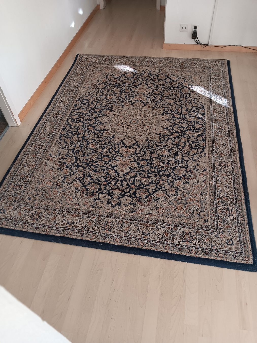 Tappeti: Orientteppich dunkelblau beige mit klassischem Muster – Usato da Ebikon venduto da Tanzbegleiter