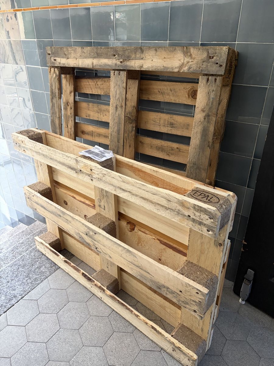Pallets: Zwei Europaletten zu verschenken – Usato da Sion venduto da stefur86