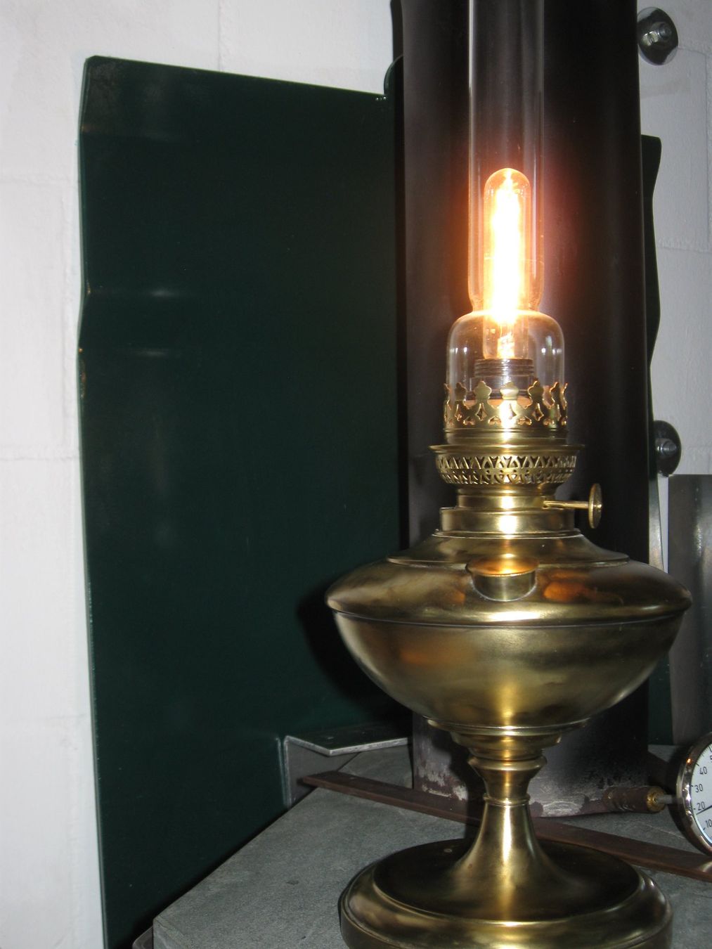 Lampade: Alte elektrifizierte Petrollampe Messing – Usato da Bauma venduto da Stangenbohne 7