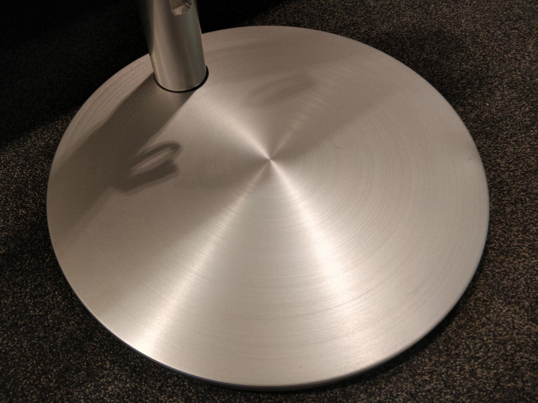 Bang & Olufsen Televisori: BeoVision 7-32 Motortischstandfuss 4092 – Usato da Hochdorf venduto da av-electronics 3