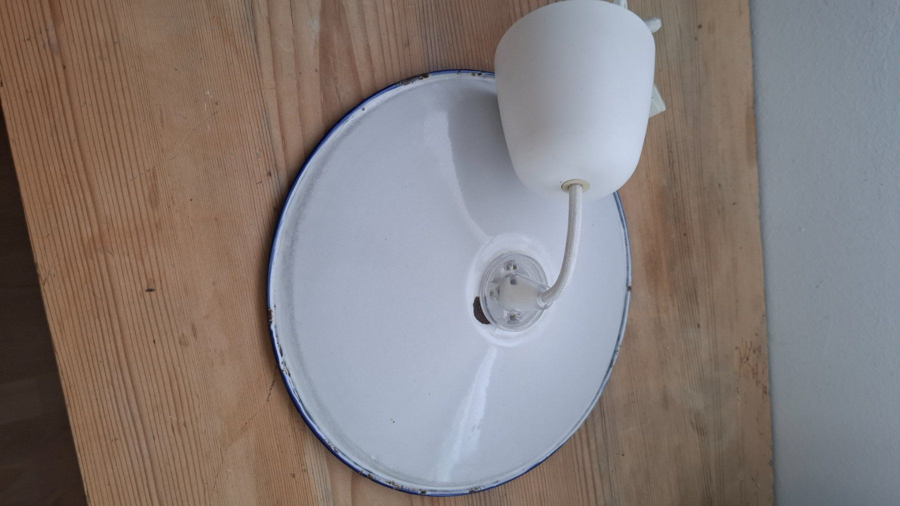 Lampade: Schirmlampe Emaille weiss/blau gebraucht – Usato da Buochs venduto da regenbogen7365 1