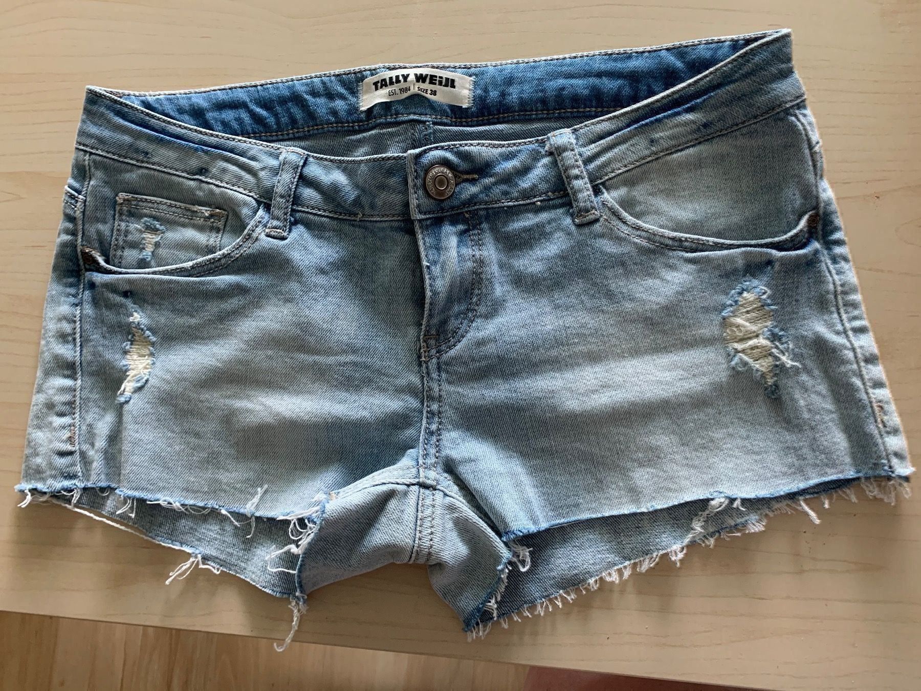 Tally Weijl Jeans: Jeans Shorts hellblau – Nuovo (secondo la descrizione) da Eichberg venduto da Jaasaa96