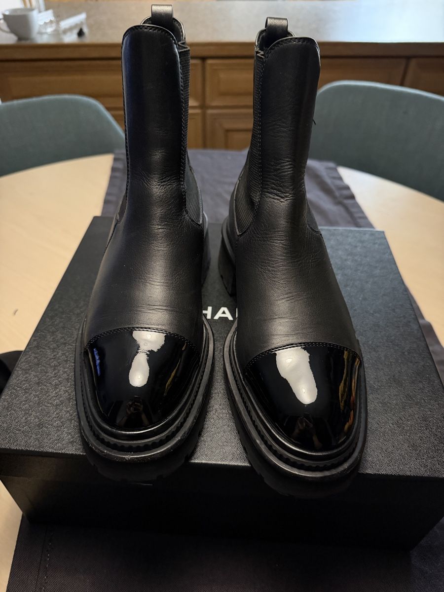 Chanel Scarpe da donna: Chanel Black Leather – Usato da Gebenstorf venduto da AA2015