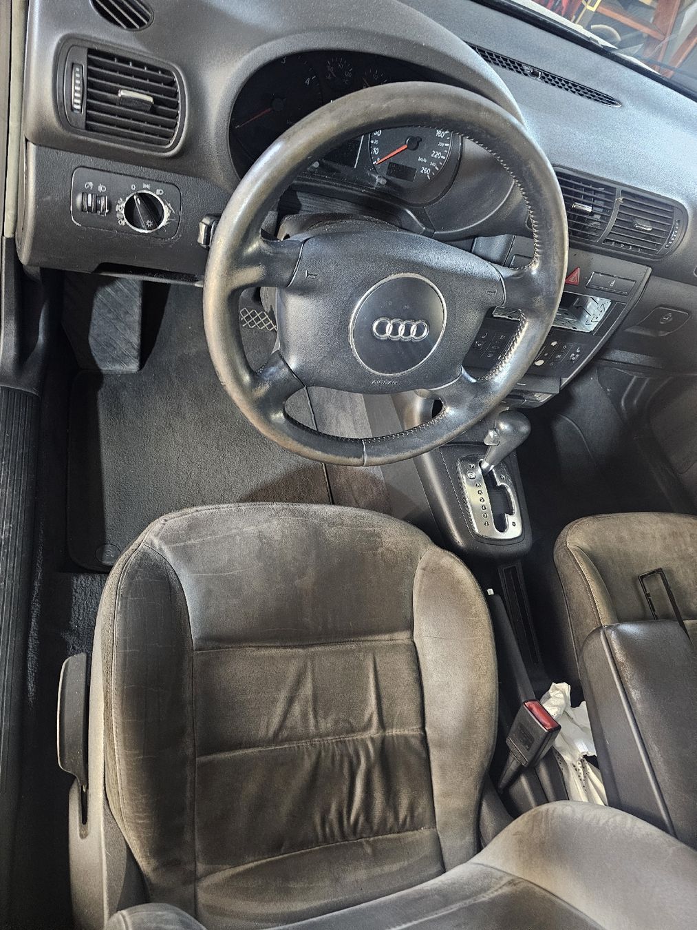 Audi Autos: Audi A3 8L 1.9TDI Automatik  – D'occasion à Basel par Nikeshan 4