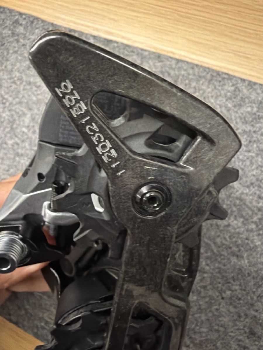 Sram Pezzi di ricambio: SRAM Red AXS rear derailleur – Usato da Mont-sur-Lausanne venduto da sashwindow 4