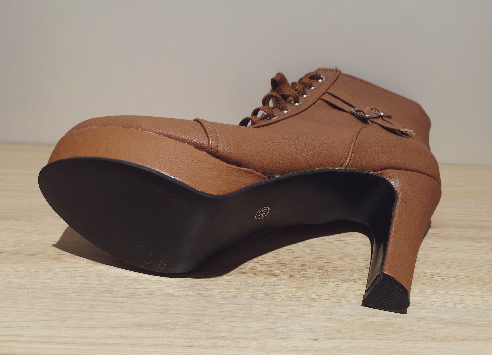 Damenschuhe: Absatzstiefel Gr. 42 – Gebraucht aus Niederbipp von kevintifu20 2