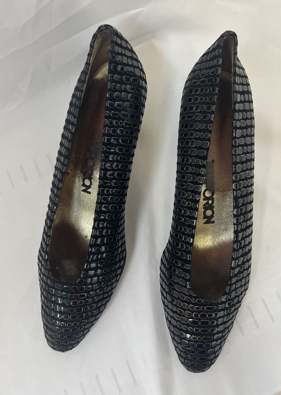 Scarpe da donna: Elegante schwarz-goldene Abendschuhe – Usato da Zürich venduto da Drahtzug 1