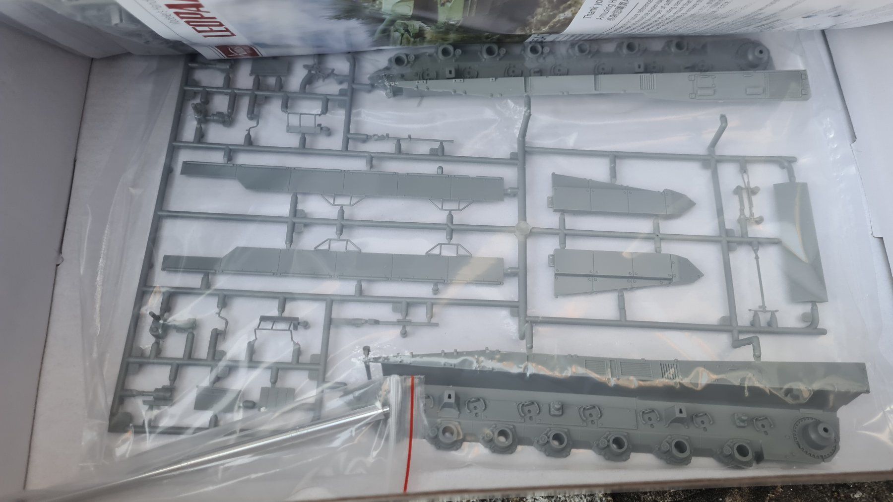 Modellbausätze & Standmodelle: 1:35 Leopard 2 A8 - Amusing Hobby 35A058 – Gebraucht aus Bassersdorf von jackbmw 7