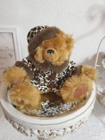Süsser Teddybär mit Leo-Jacke und Tasche Sammelbär Heunec