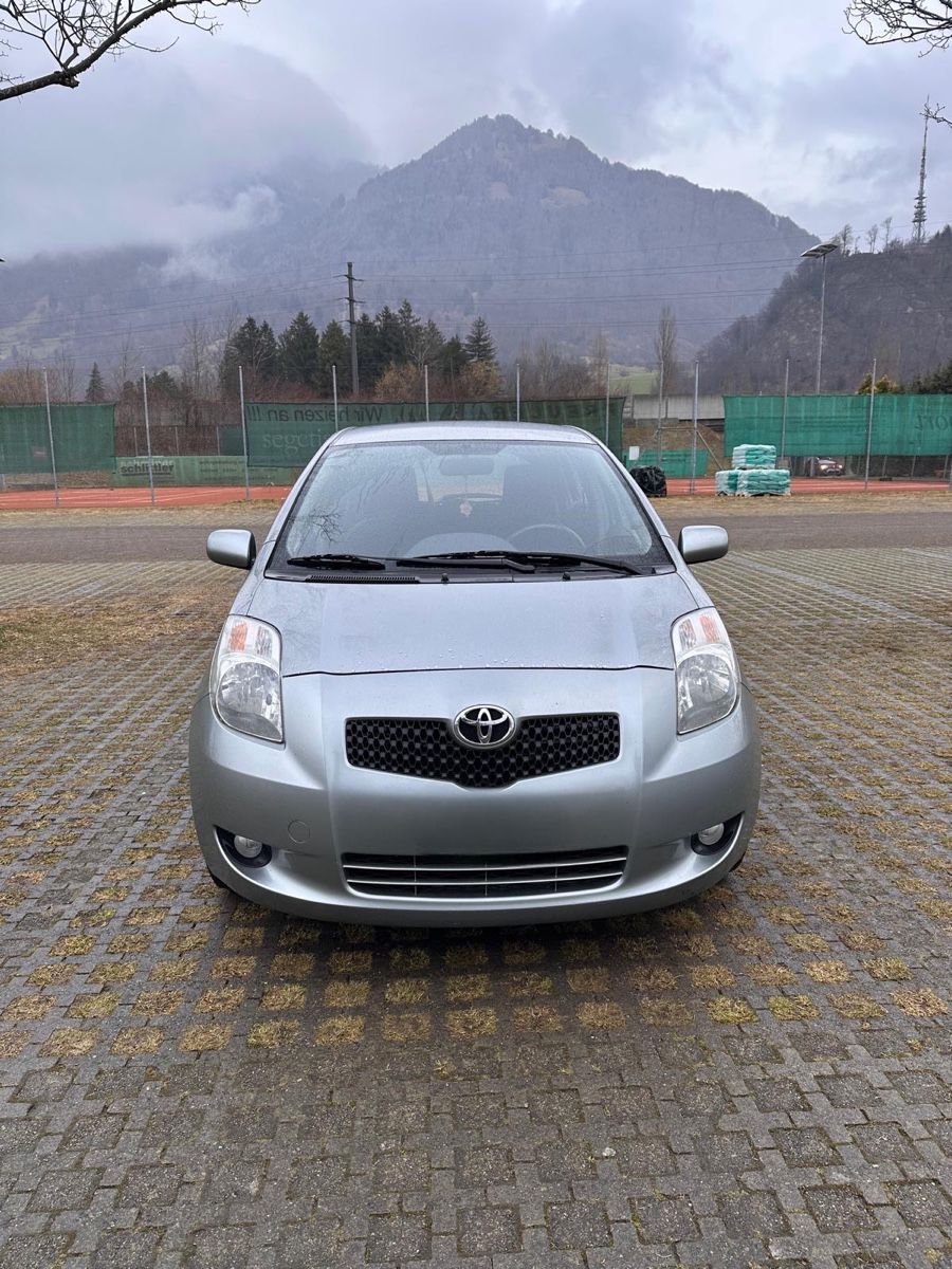 Toyota Autos: Toyota Yaris 1.33 – D'occasion à Niederurnen par stelu1991