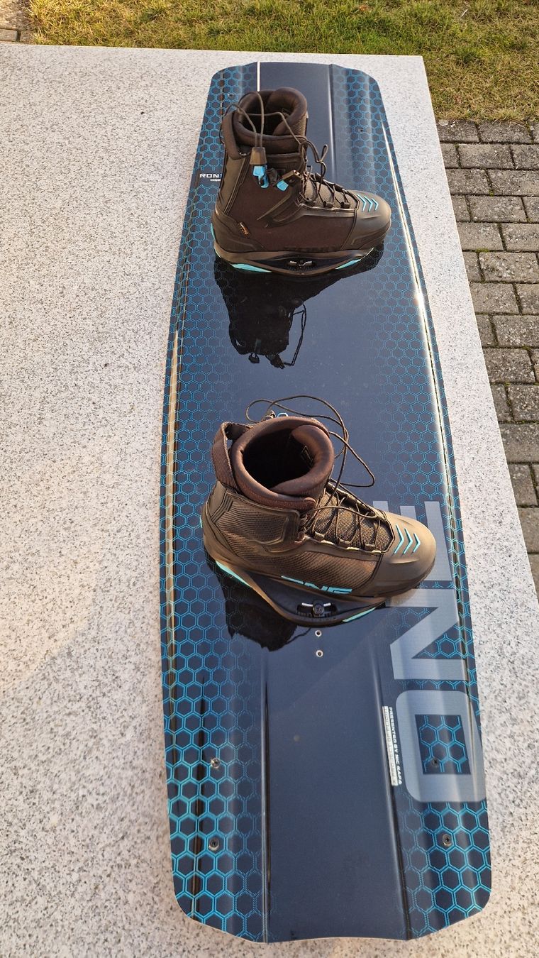 Ronix Tavole da surf e di nuoto: Ronix Wakeboard One 142cm – Nuovo (secondo la descrizione) da Kleinandelfingen venduto da jessi2209 2