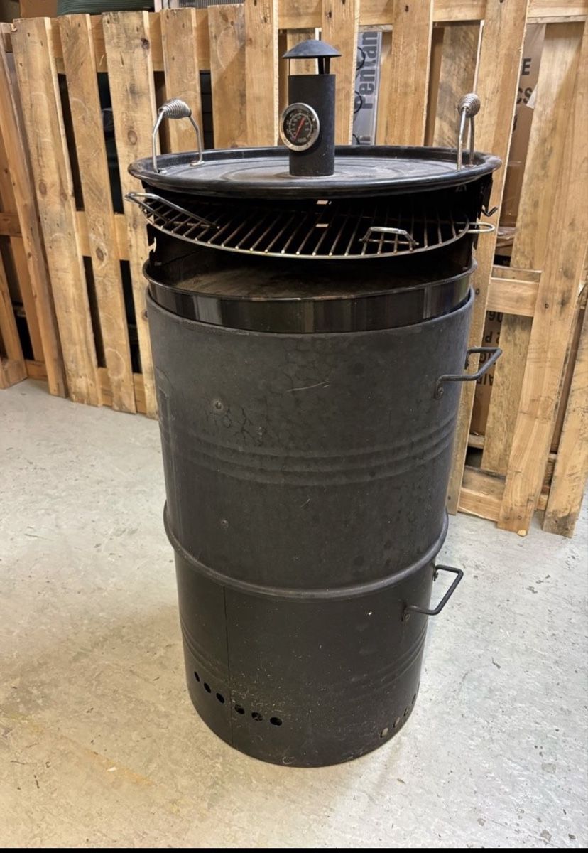 Griglie: Multifunktion Holzkohlengrill Smoker – Usato da Zug venduto da Deks 1