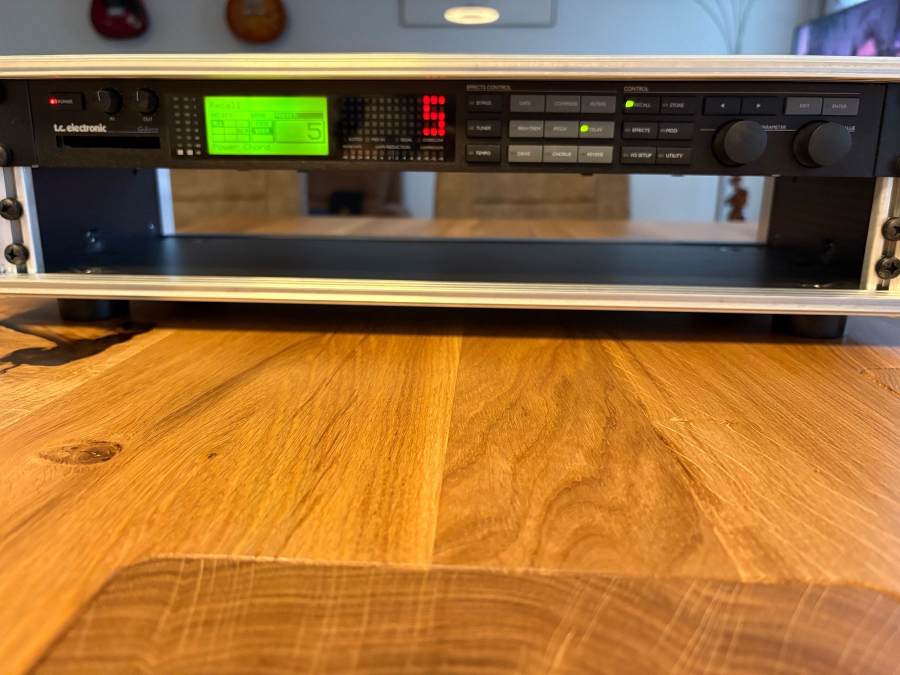 Strumenti musicali: T.C. Electronic G-Force Multieffektgerät + 2HE Rack – Usato da Basel venduto da Al_andy